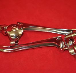 Control levers 1969/70 with added mirror hole in bracket. Horizontal clamps, combination air lever, 7/8" ball ends. Pair. English.