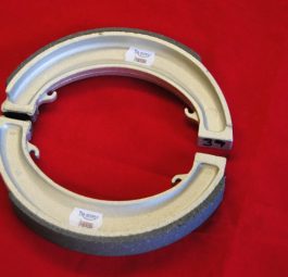 Triumph Rear brake shoes, sprung hub. Pair