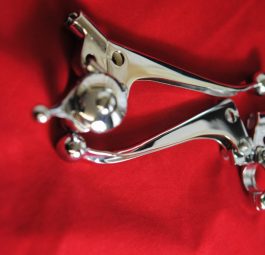 Control levers 7/8" ball ends, sliding adjusters, horizontal clamp, combination air lever, '64-'69. Pair